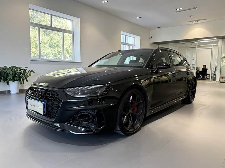 Фото 1 - Audi RS 4