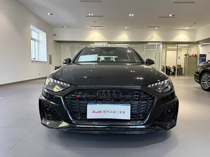 Фото 2 - Audi RS 4