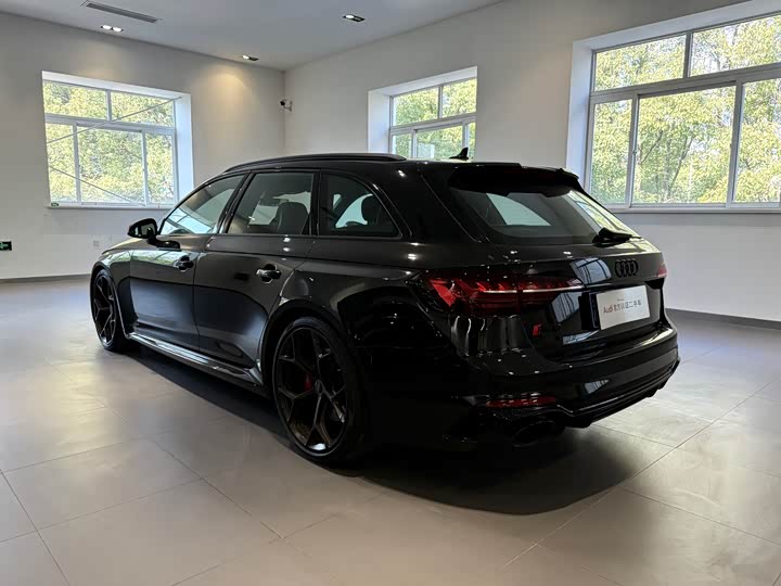 Фото 4 - Audi RS 4