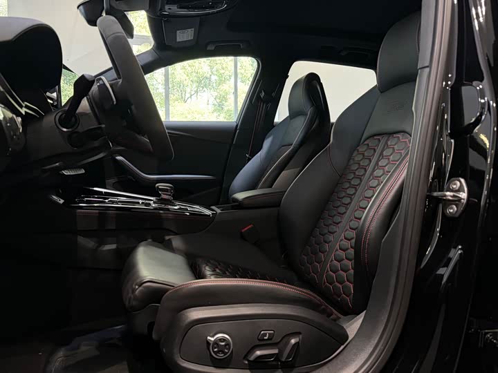 Фото 7 - Audi RS 4