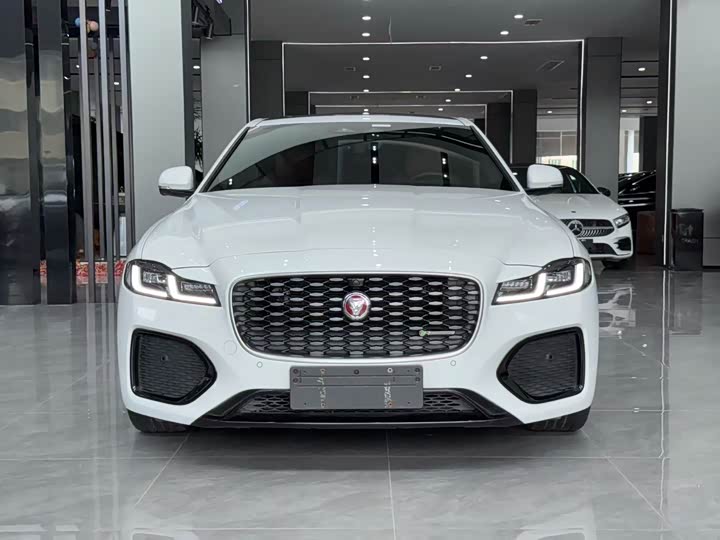 Фото 2 - Jaguar XF L