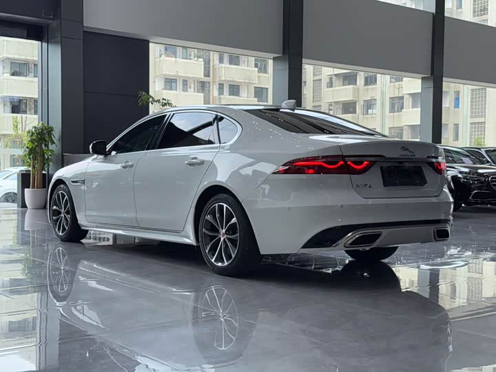 Фото 9 - Jaguar XF L