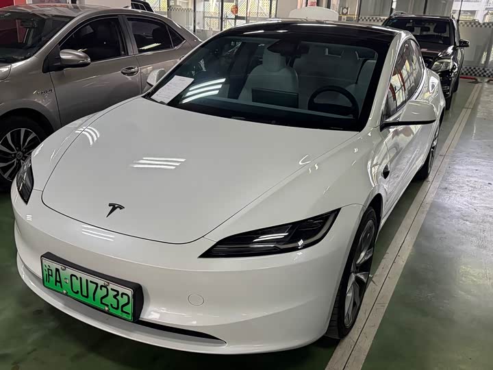 Фото 2 - Tesla Model 3