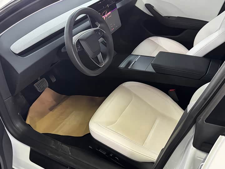 Фото 4 - Tesla Model 3