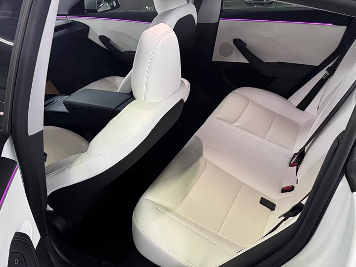 Фото 6 - Tesla Model 3