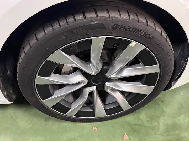 Фото 8 - Tesla Model 3