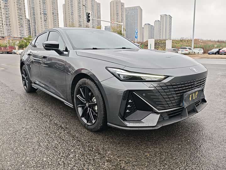 Фото 2 - Changan UNI-V