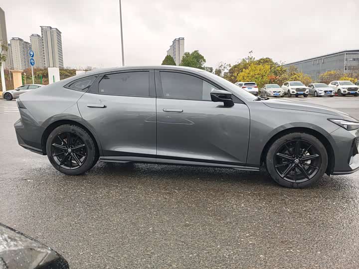 Фото 3 - Changan UNI-V