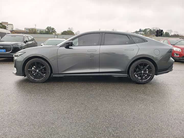 Фото 7 - Changan UNI-V