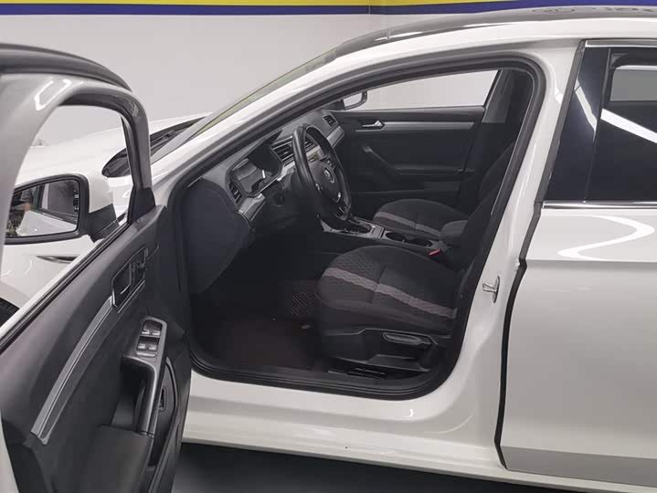 Фото 9 - Volkswagen Lamando L