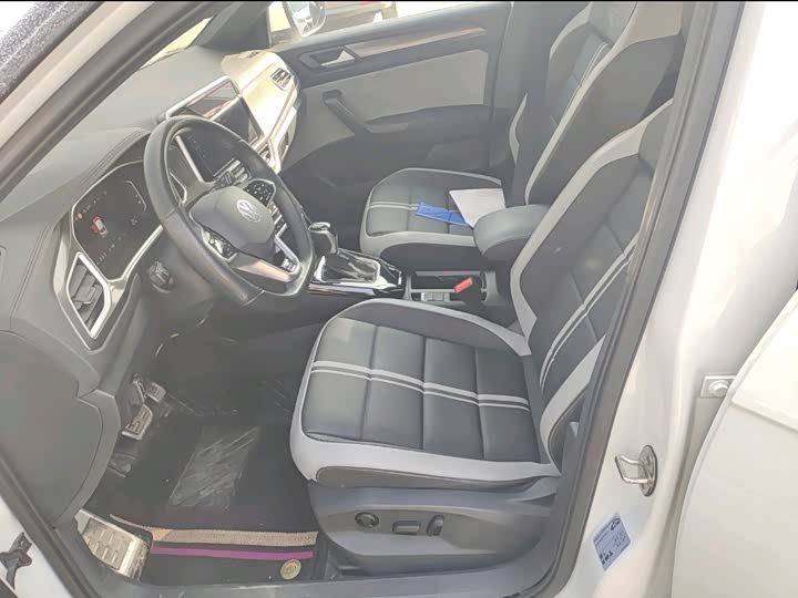 Фото 3 - Volkswagen T-Roc