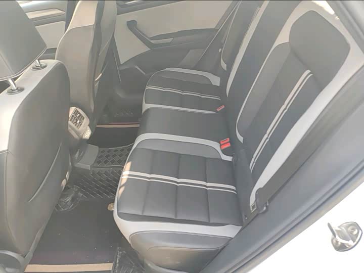 Фото 7 - Volkswagen T-Roc