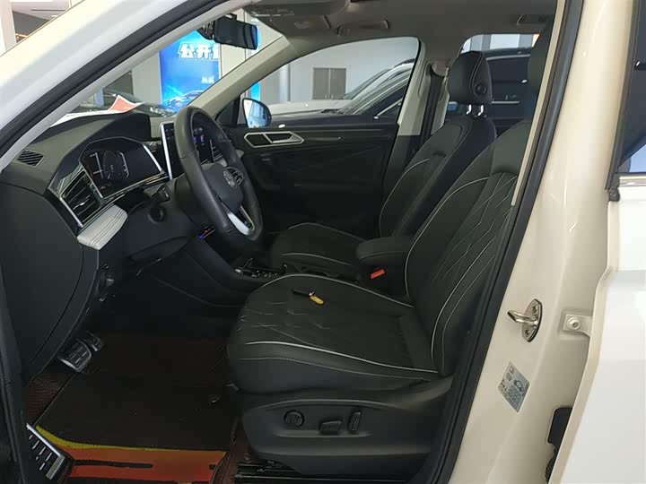 Фото 7 - Volkswagen Tiguan L Pro