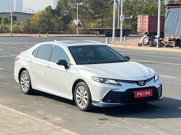 Фото 3 - Toyota Camry
