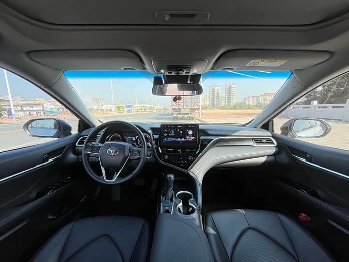 Фото 5 - Toyota Camry