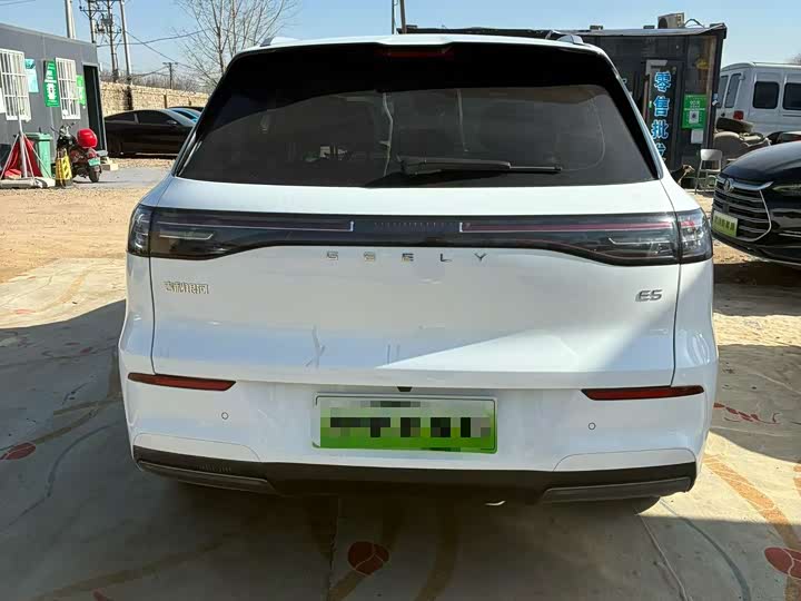 Фото 8 - Geely Galaxy E5