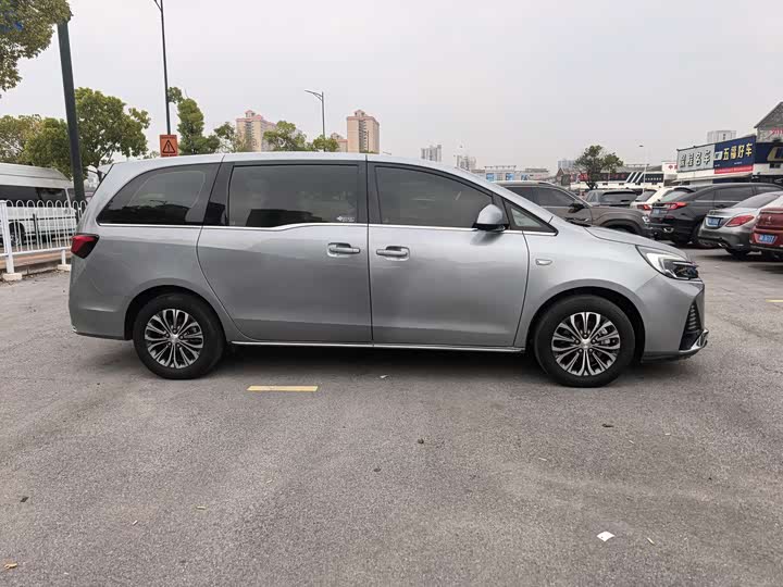 Фото 4 - Buick GL8 ES