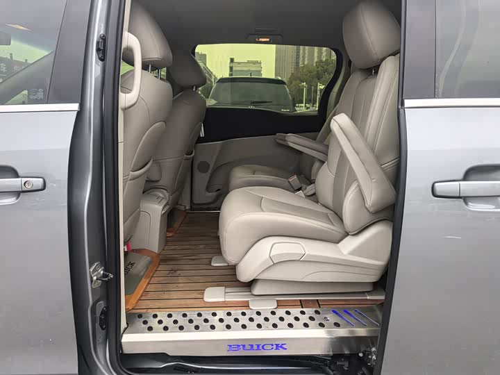 Фото 9 - Buick GL8 ES