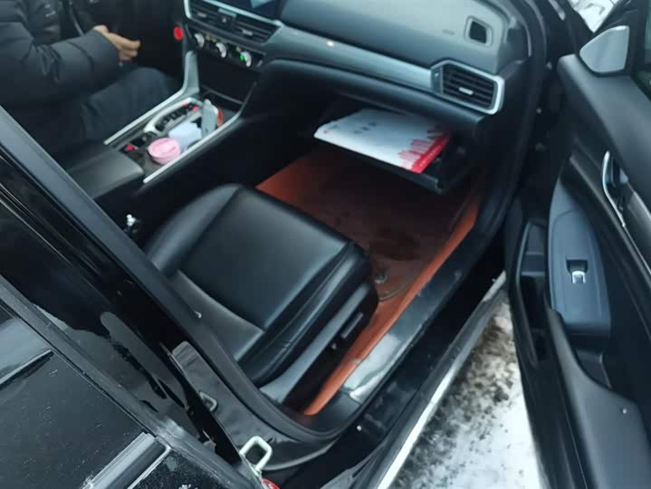 Фото 8 - Honda Accord