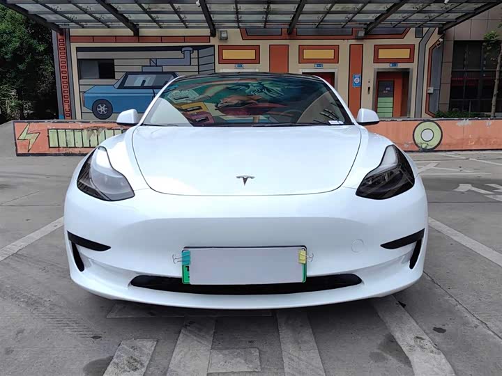 Фото 2 - Tesla Model 3