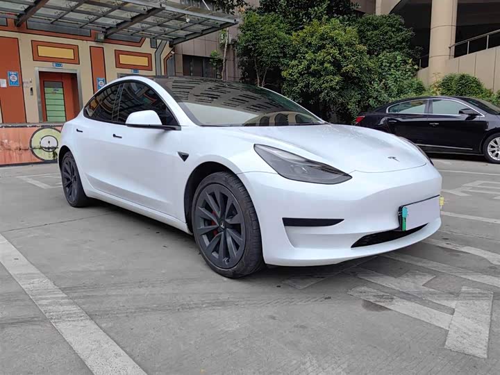 Фото 3 - Tesla Model 3