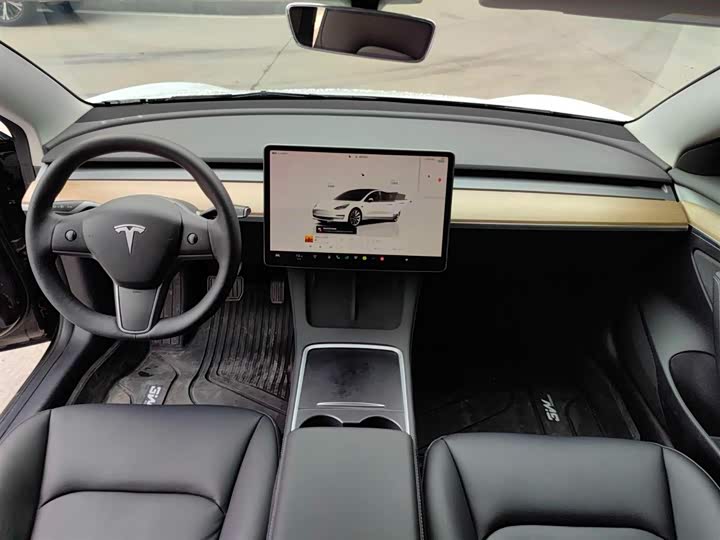 Фото 4 - Tesla Model 3