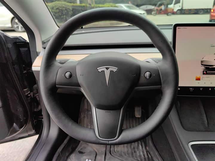 Фото 6 - Tesla Model 3