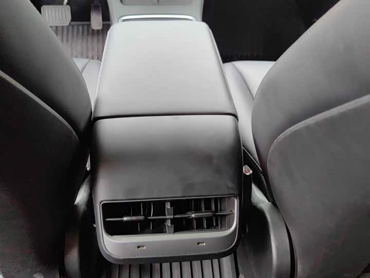 Фото 9 - Tesla Model 3