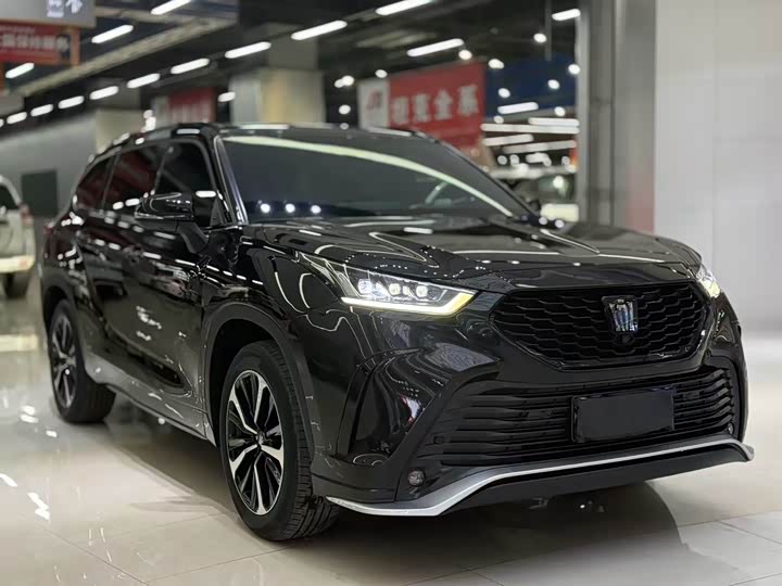 Фото 3 - Toyota Crown Kluger