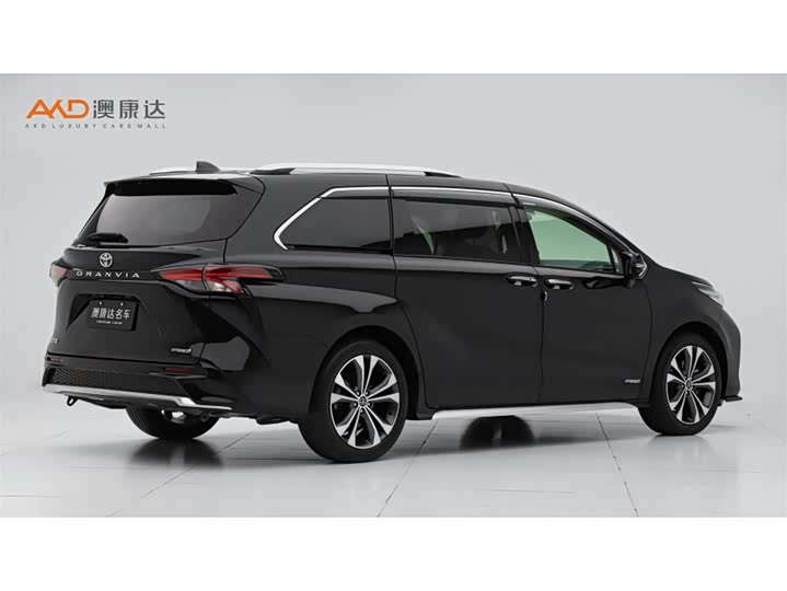 Фото 3 - Toyota Granvia