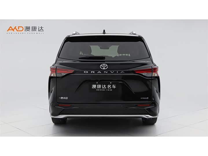 Фото 4 - Toyota Granvia