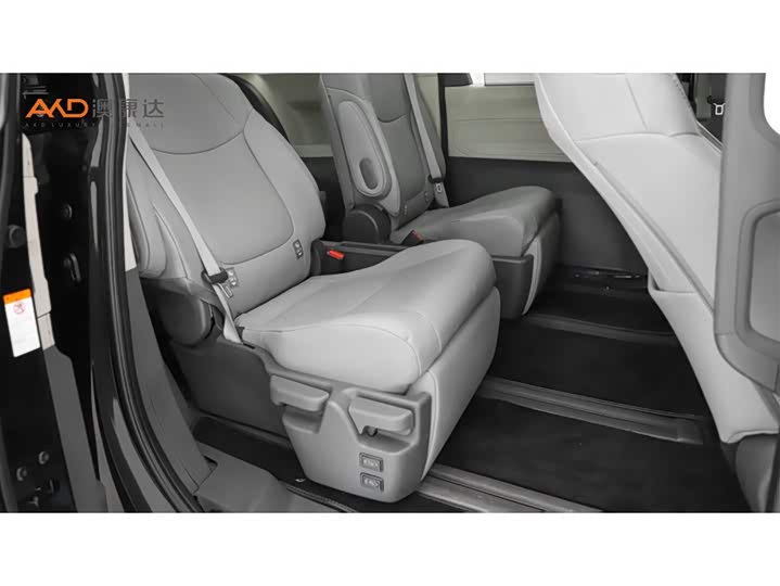 Фото 8 - Toyota Granvia