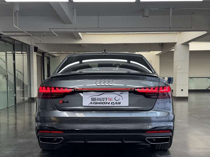 Фото 6 - Audi A4L