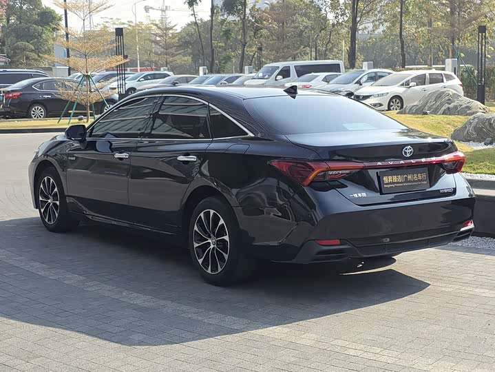 Фото 6 - Toyota Avalon