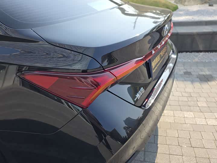 Фото 8 - Toyota Avalon