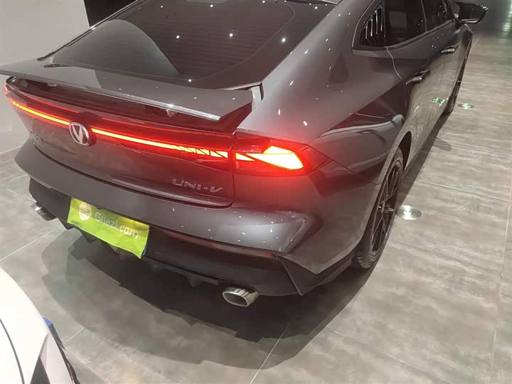 Фото 8 - Changan UNI-V