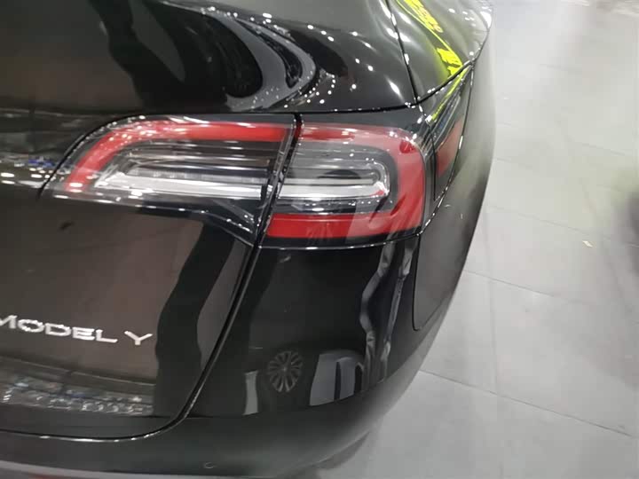 Фото 8 - Tesla Model Y