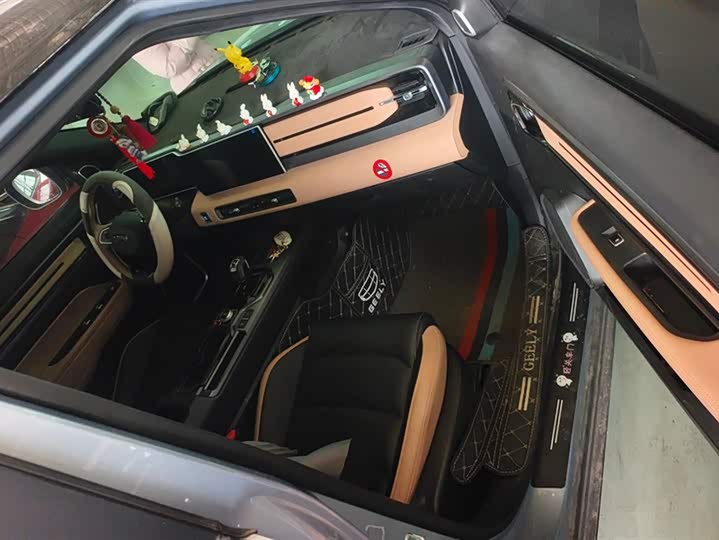 Фото 8 - Geely Icon