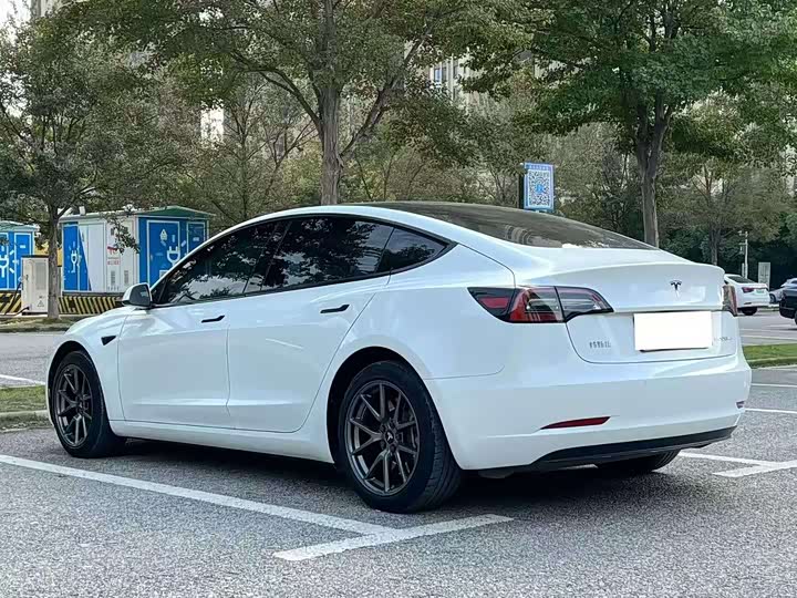 Фото 9 - Tesla Model 3