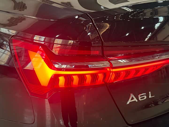 Фото 6 - Audi A6L