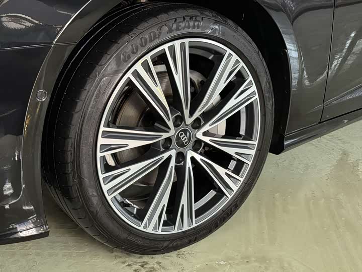 Фото 7 - Audi A6L