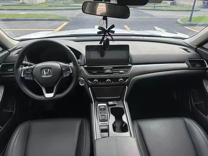 Фото 4 - Honda Accord