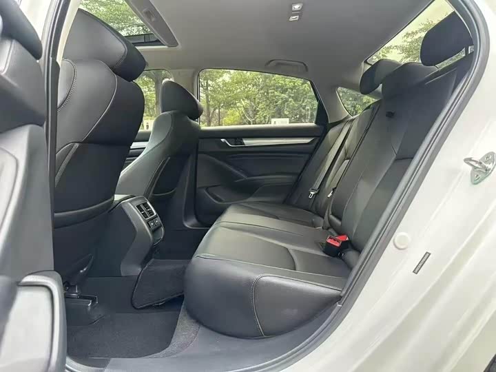 Фото 6 - Honda Accord