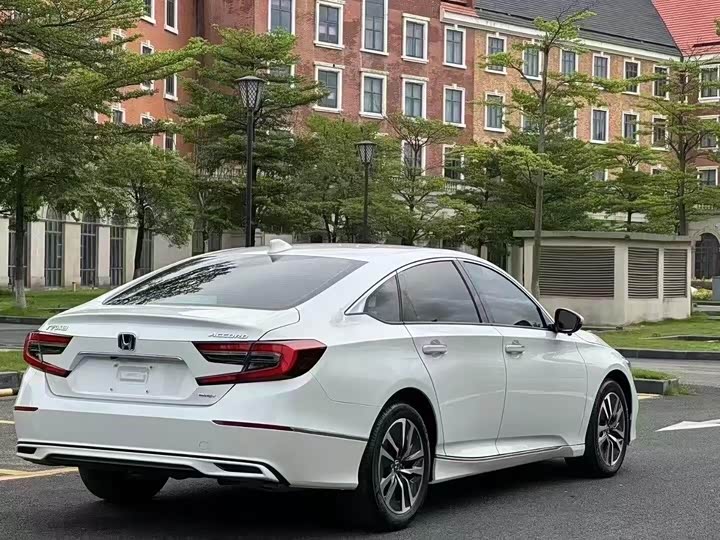 Фото 7 - Honda Accord