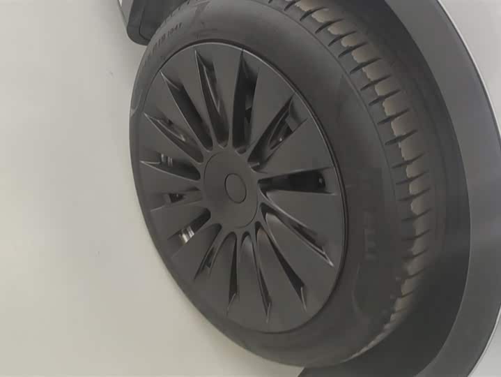 Фото 6 - Tesla Model Y