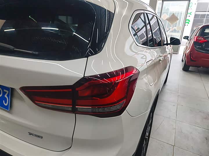 Фото 8 - BMW X1