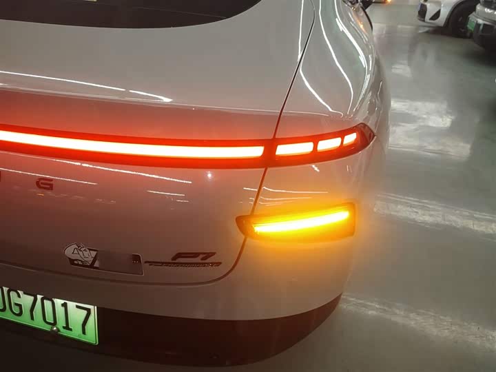 Фото 8 - XPeng P7