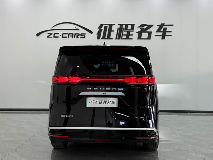 Фото 4 - Denza D9