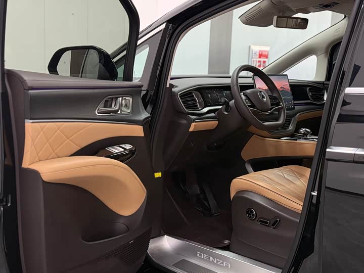 Фото 9 - Denza D9