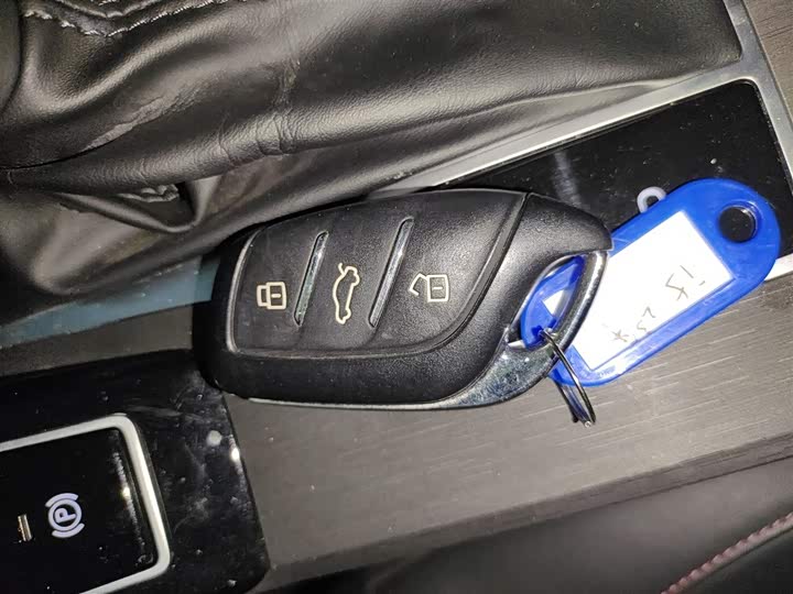 Фото 9 - Roewe i5